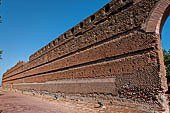 Villa Adriana, il pecile, maestoso peristilio destinato alle passeggiate dell'imperatore.
